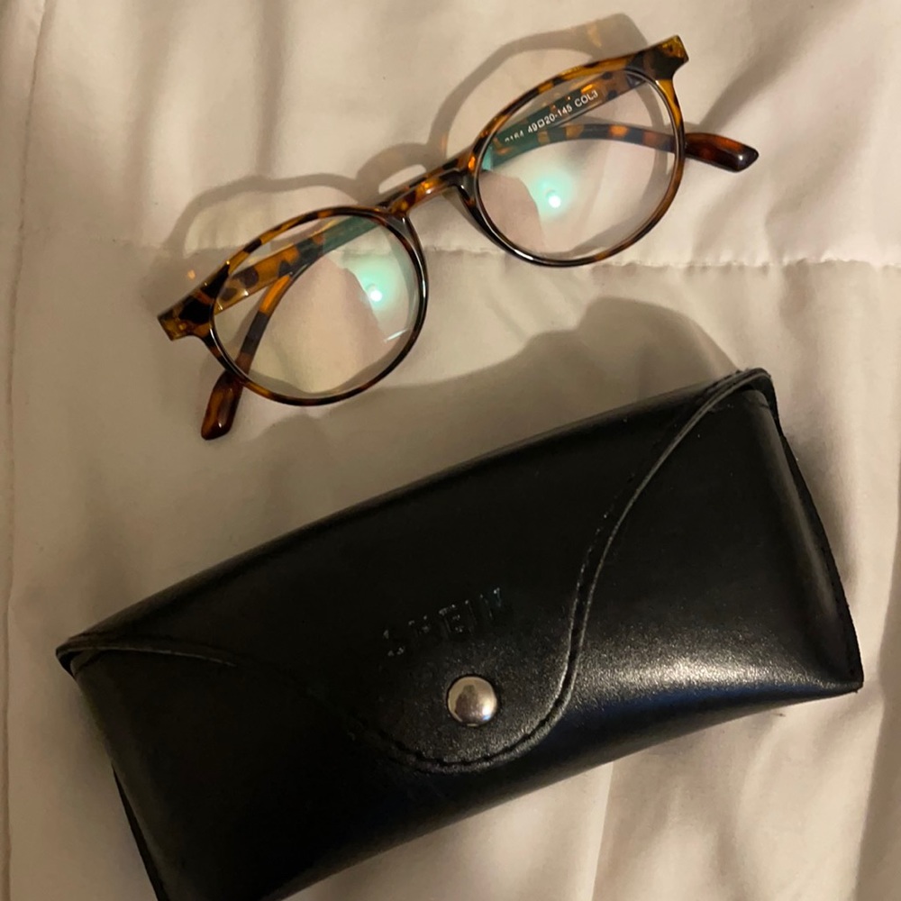Glasses w/ no prescription